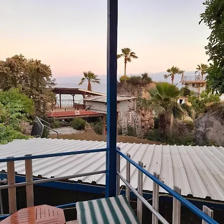 Antonios לינה וארוחת בוקר 2*