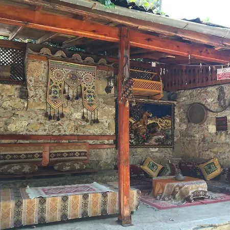 Oda ve Kahvaltı Antonios