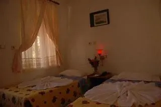 Antonios לינה וארוחת בוקר