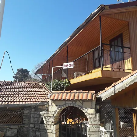 Antonios לינה וארוחת בוקר 2*