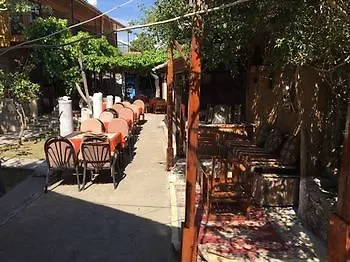 Antonios לינה וארוחת בוקר