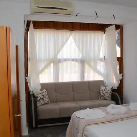 Oda ve Kahvaltı Antonios 2*