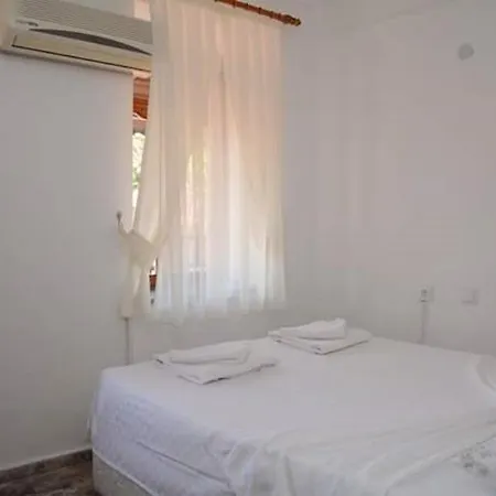 Antonios לינה וארוחת בוקר