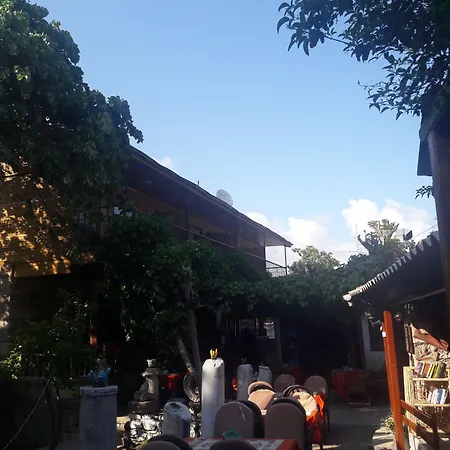 Antonios Oda ve Kahvaltı 2*