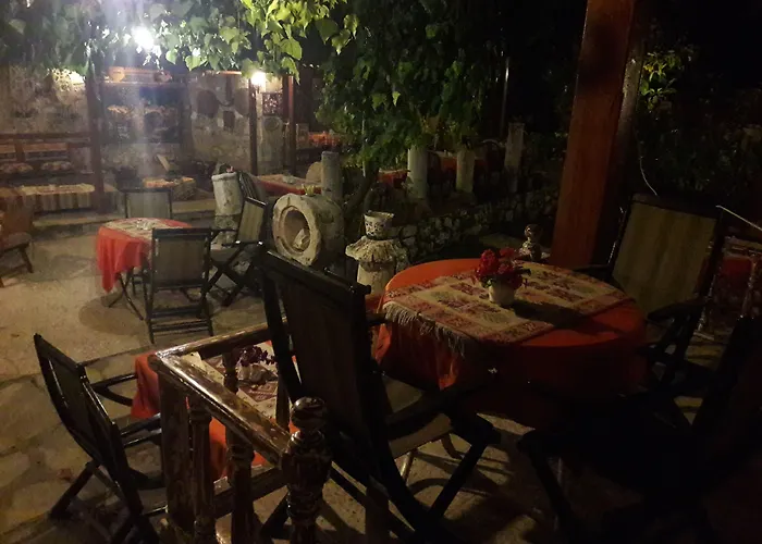 Antonios Bed & Breakfast Side